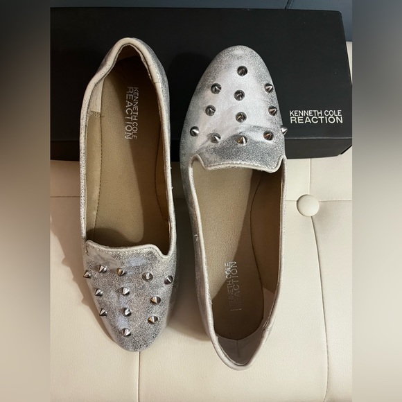 Like New Kenneth Cole silver studded flats 7M - Picture 3 of 7